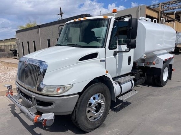 Camion Con Pipa International 4300 seminueva Ref.: 1779994744494997 No. 2