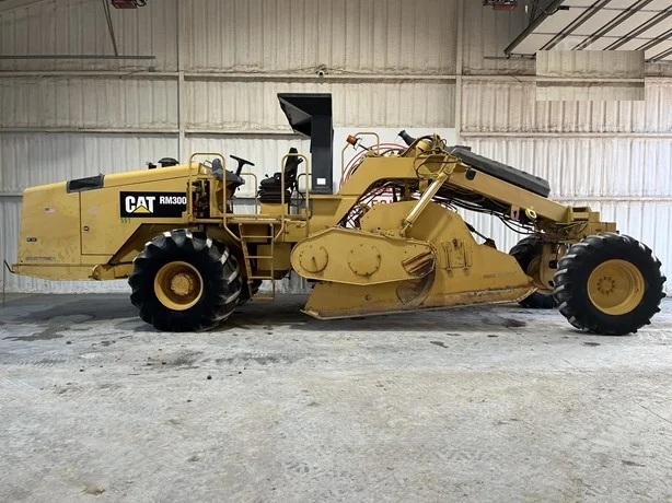 Recycles CATERPILLAR RM300